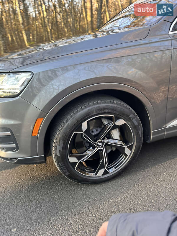 Позашляховик / Кросовер Audi Q7 2017 в Луцьку