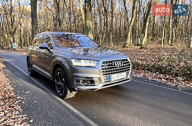 Внедорожник / Кроссовер Audi Q7 2017 в 