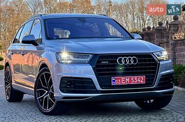 Внедорожник / Кроссовер Audi Q7 2017 в Ровно