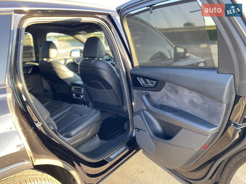 Позашляховик / Кросовер Audi Q7 2017 в Львові