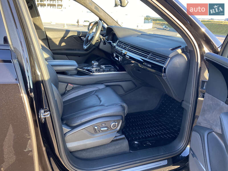 Позашляховик / Кросовер Audi Q7 2017 в Львові