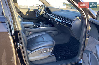 Внедорожник / Кроссовер Audi Q7 2017 в 