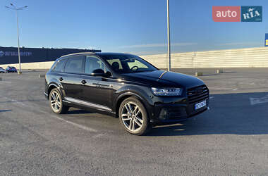 Внедорожник / Кроссовер Audi Q7 2017 в 