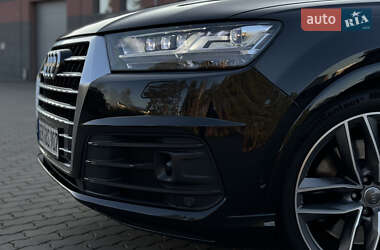 Внедорожник / Кроссовер Audi Q7 2016 в 