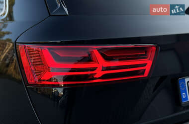 Внедорожник / Кроссовер Audi Q7 2016 в 