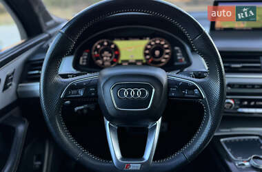 Внедорожник / Кроссовер Audi Q7 2016 в 