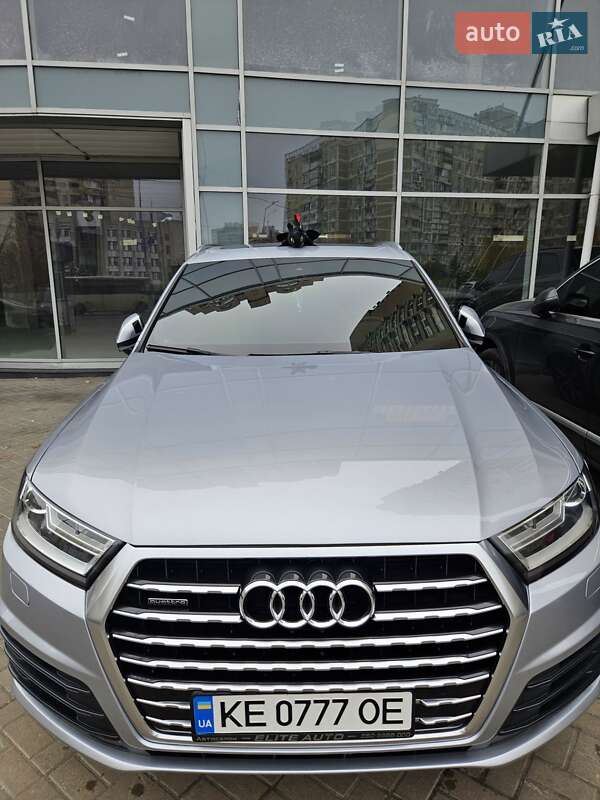 Позашляховик / Кросовер Audi Q7 2016 в Києві