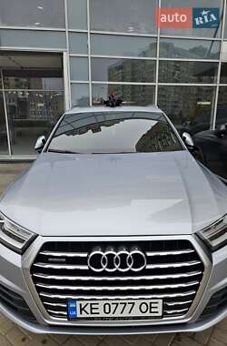 Внедорожник / Кроссовер Audi Q7 2016 в 