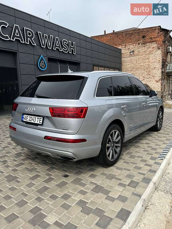 Позашляховик / Кросовер Audi Q7 2016 в Києві