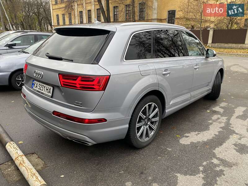 Позашляховик / Кросовер Audi Q7 2015 в Чернігові