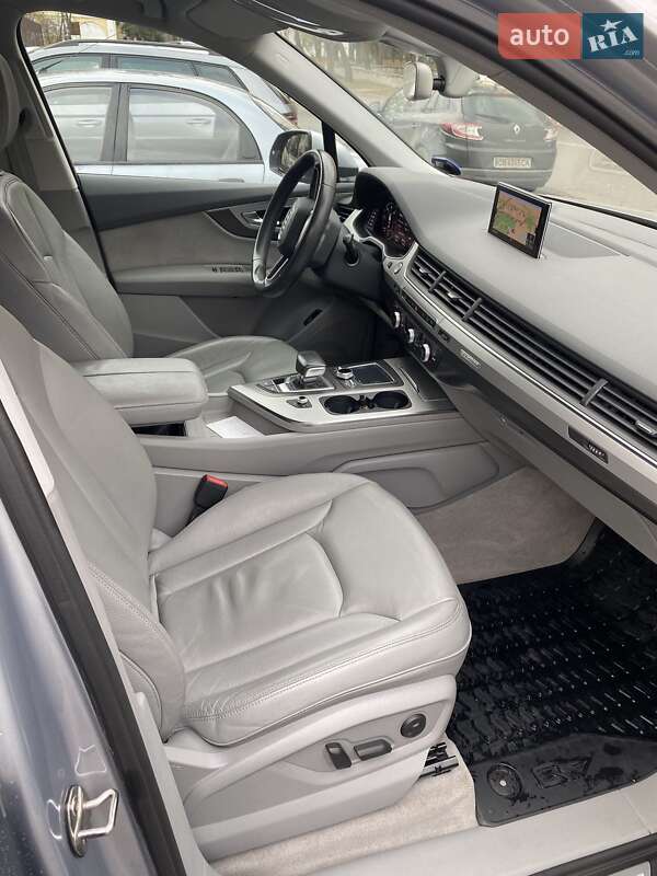 Позашляховик / Кросовер Audi Q7 2015 в Чернігові