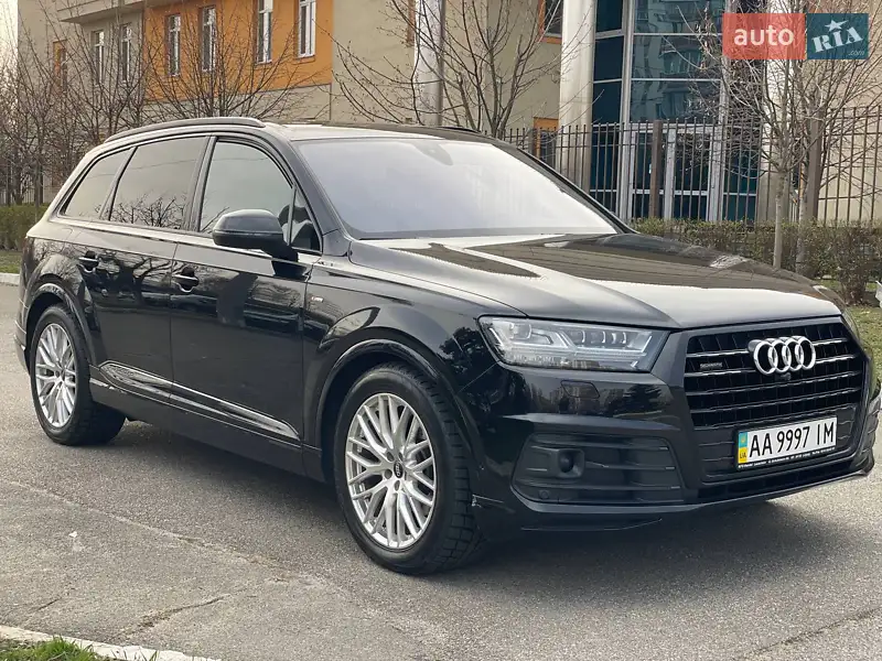 Внедорожник / Кроссовер Audi Q7 2016 в 