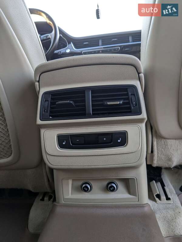 Позашляховик / Кросовер Audi Q7 2018 в Рівному