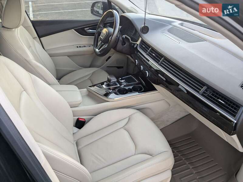 Позашляховик / Кросовер Audi Q7 2018 в Рівному