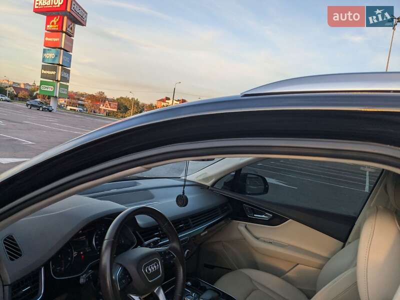 Позашляховик / Кросовер Audi Q7 2018 в Рівному
