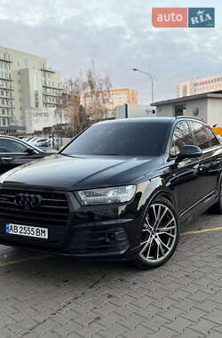 Внедорожник / Кроссовер Audi Q7 2017 в 