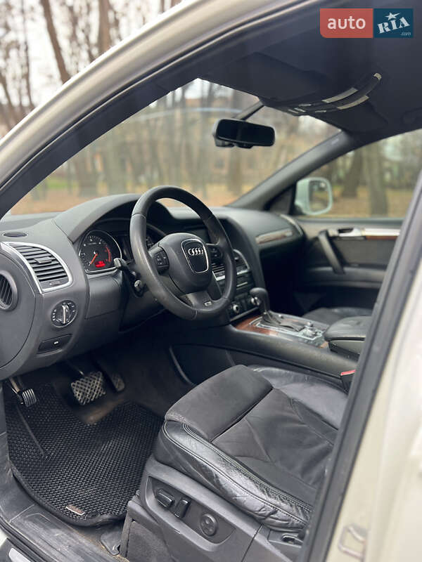 Позашляховик / Кросовер Audi Q7 2009 в Чернівцях