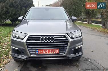 Внедорожник / Кроссовер Audi Q7 2016 в 
