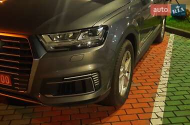 Внедорожник / Кроссовер Audi Q7 2016 в 