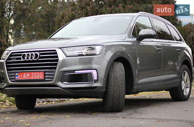 Позашляховик / Кросовер Audi Q7 2016 в Ужгороді