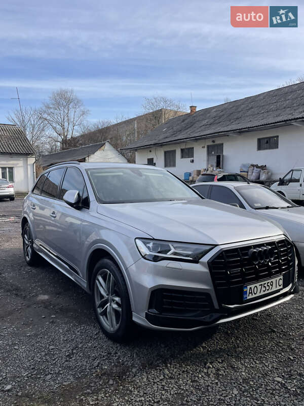 Позашляховик / Кросовер Audi Q7 2019 в Ужгороді