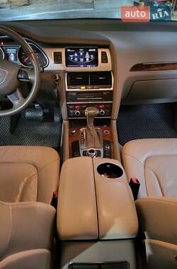 Внедорожник / Кроссовер Audi Q7 2012 в 