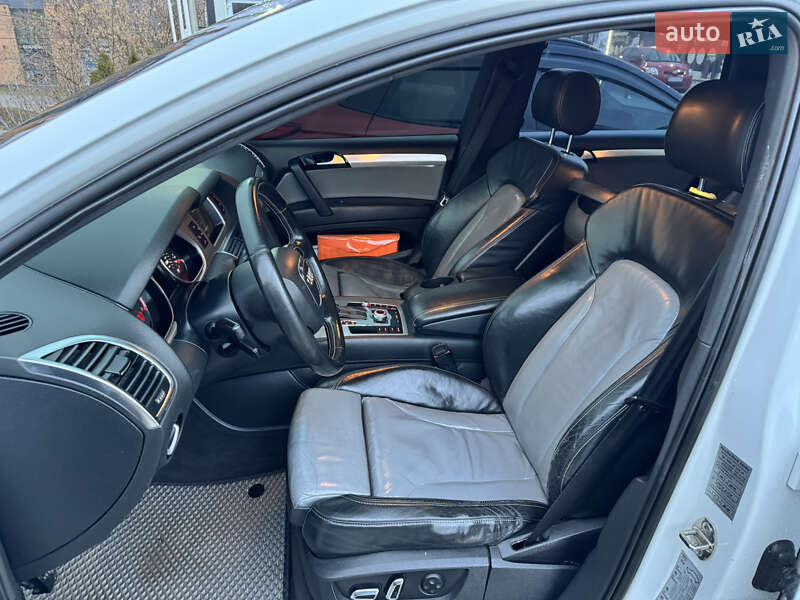 Внедорожник / Кроссовер Audi Q7 2011 в Черновцах