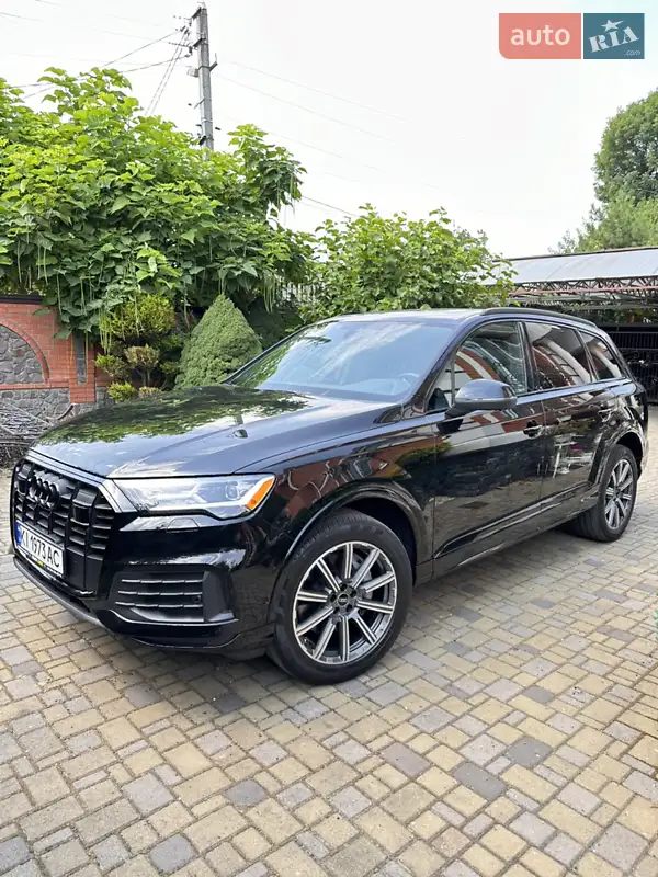 Внедорожник / Кроссовер Audi Q7 2022 в 