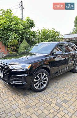 Внедорожник / Кроссовер Audi Q7 2022 в 