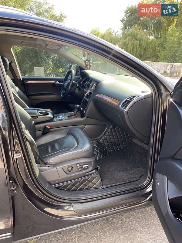 Позашляховик / Кросовер Audi Q7 2013 в Дніпрі