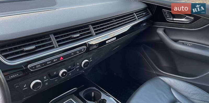Позашляховик / Кросовер Audi Q7 2016 в Львові