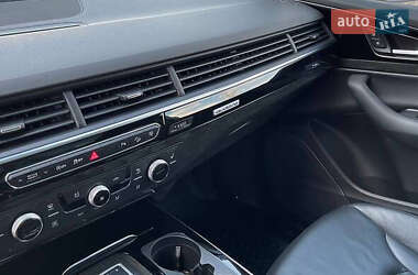 Внедорожник / Кроссовер Audi Q7 2016 в 