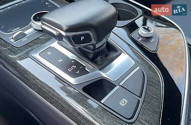 Внедорожник / Кроссовер Audi Q7 2016 в 