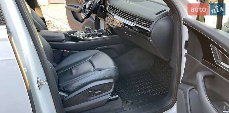 Позашляховик / Кросовер Audi Q7 2016 в Львові