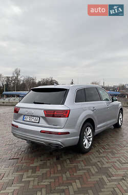 Внедорожник / Кроссовер Audi Q7 2018 в 
