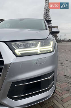 Внедорожник / Кроссовер Audi Q7 2018 в 