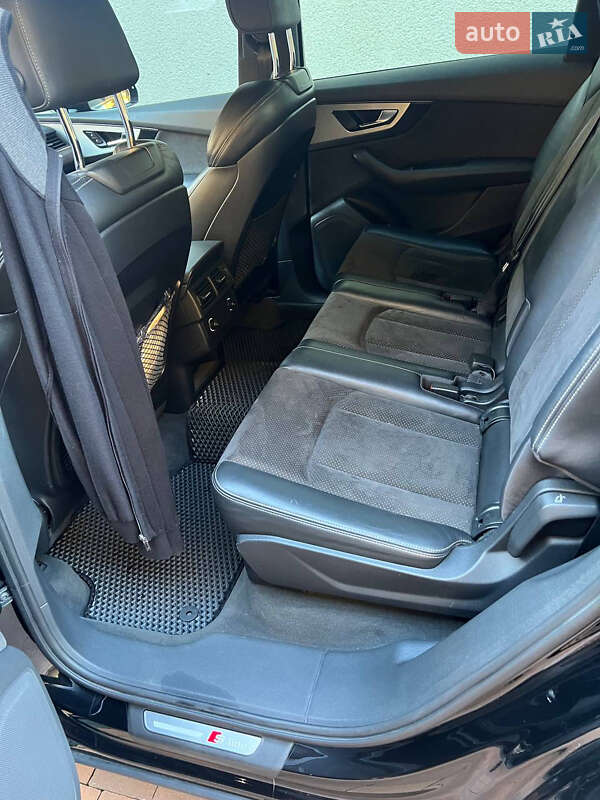 Позашляховик / Кросовер Audi Q7 2017 в Іршаві