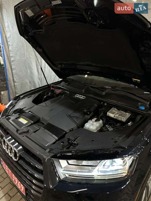 Позашляховик / Кросовер Audi Q7 2018 в Луцьку