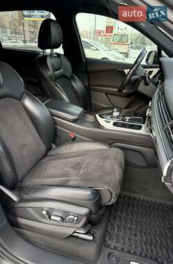 Внедорожник / Кроссовер Audi Q7 2015 в 