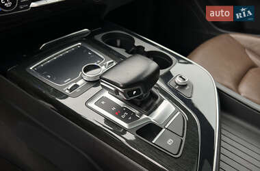 Позашляховик / Кросовер Audi Q7 2016 в 