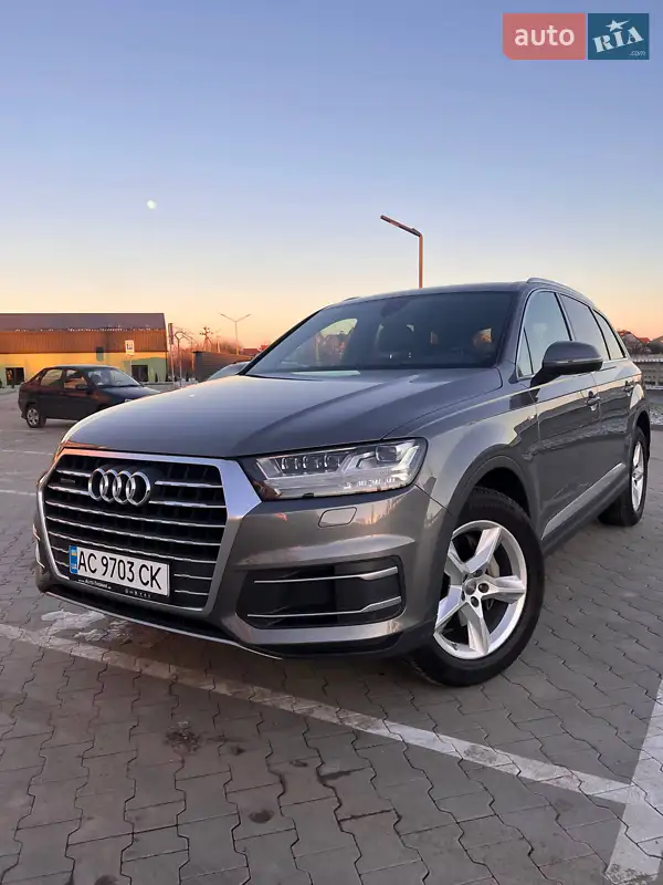 Внедорожник / Кроссовер Audi Q7 2016 в 