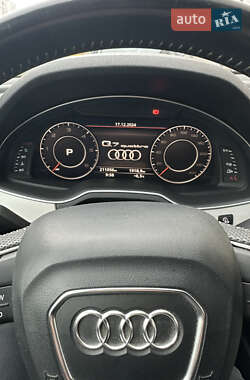 Внедорожник / Кроссовер Audi Q7 2016 в 