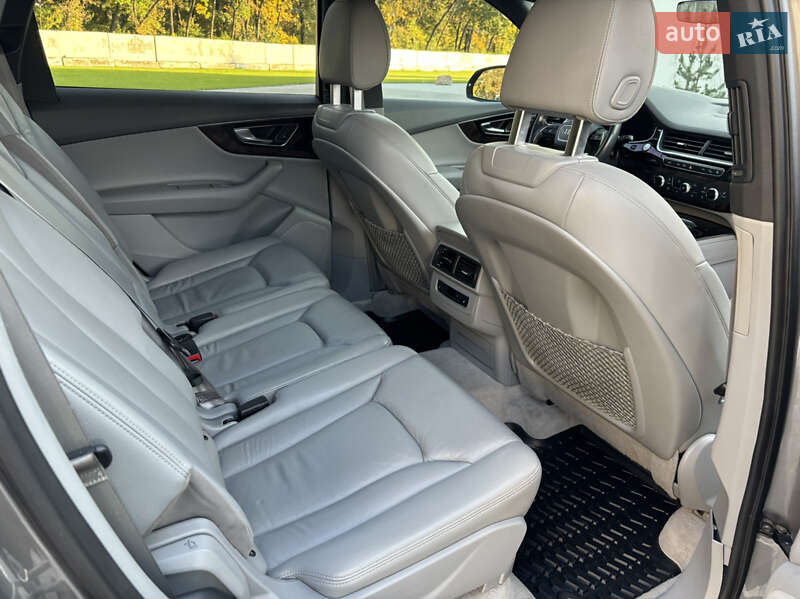 Внедорожник / Кроссовер Audi Q7 2016 в Луцке
