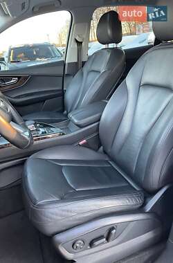 Внедорожник / Кроссовер Audi Q7 2016 в 