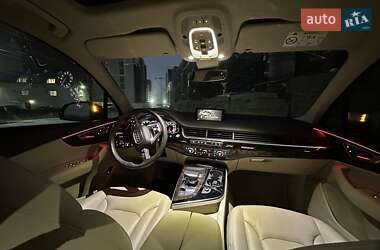 Внедорожник / Кроссовер Audi Q7 2017 в 