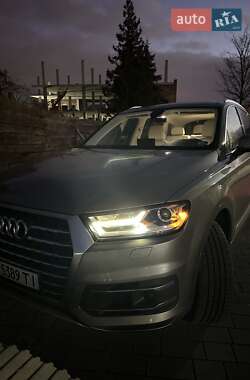 Внедорожник / Кроссовер Audi Q7 2017 в 