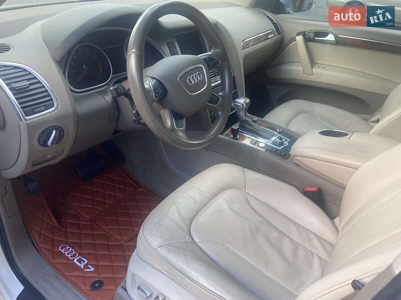 Позашляховик / Кросовер Audi Q7 2015 в Чернівцях