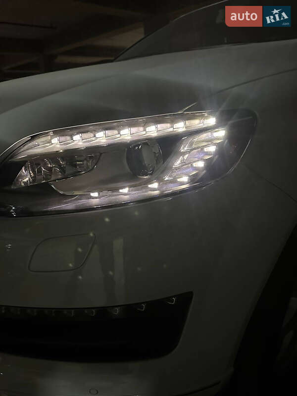 Позашляховик / Кросовер Audi Q7 2015 в Чернівцях