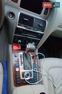 Внедорожник / Кроссовер Audi Q7 2014 в 