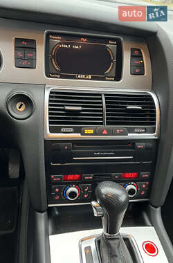 Позашляховик / Кросовер Audi Q7 2010 в 